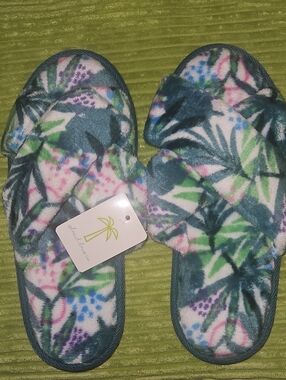 Island Haus Co - Beachly - NWT - S/M